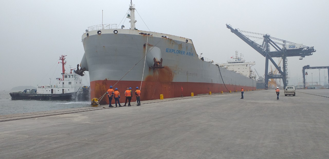 Tàu EXPLORER ASIA Ngô cảng CICT