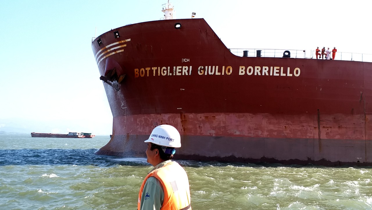 Tầu BOTTIGLIERI GIULIO BORIELLO khô đậu + ngô cảng Cái Lân