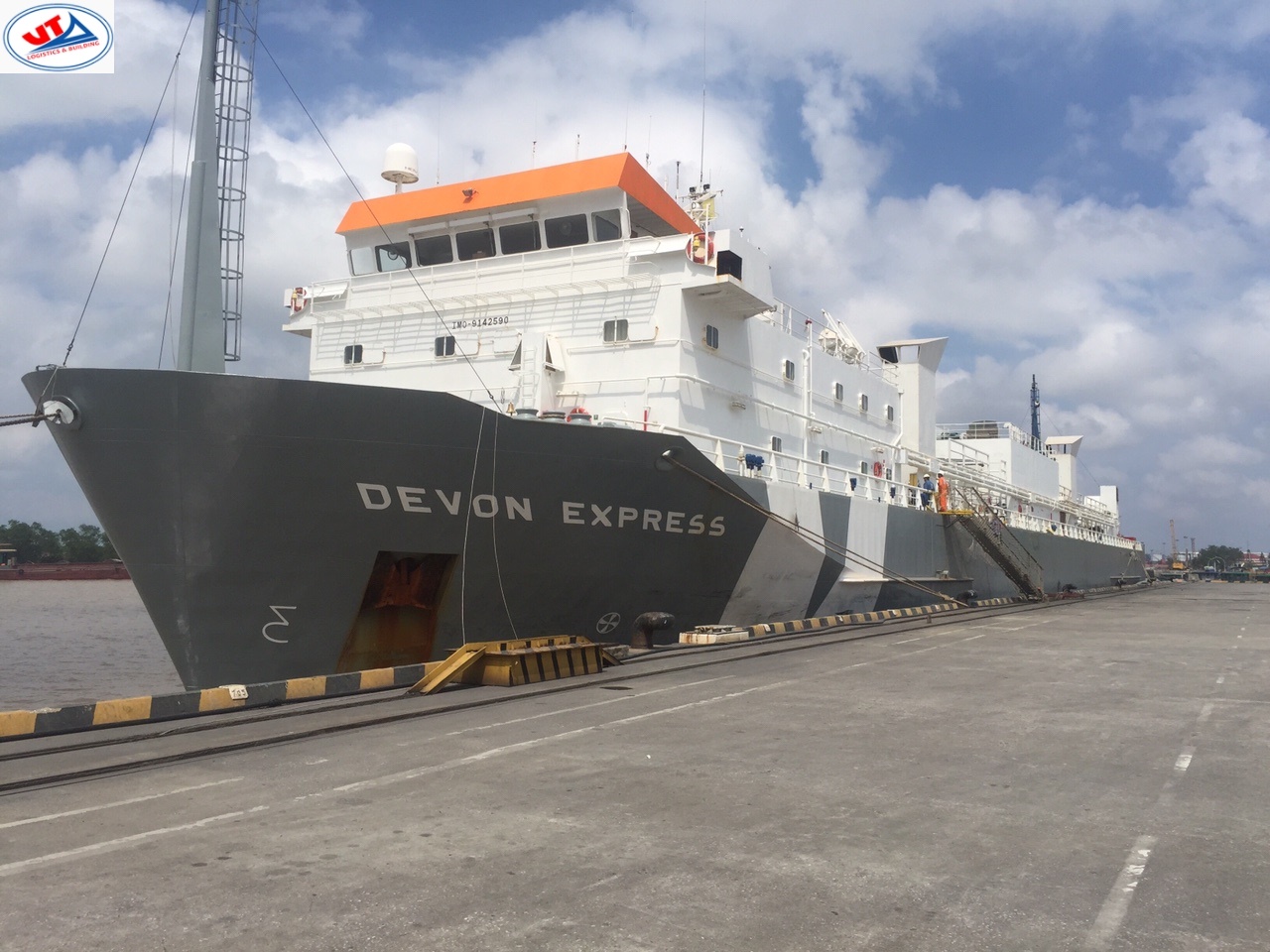 TẦU DEVON EXPRESS HÀNG BÒ ÚC CẬP CẢNG CHÙA VẼ HẢI PHÒNG