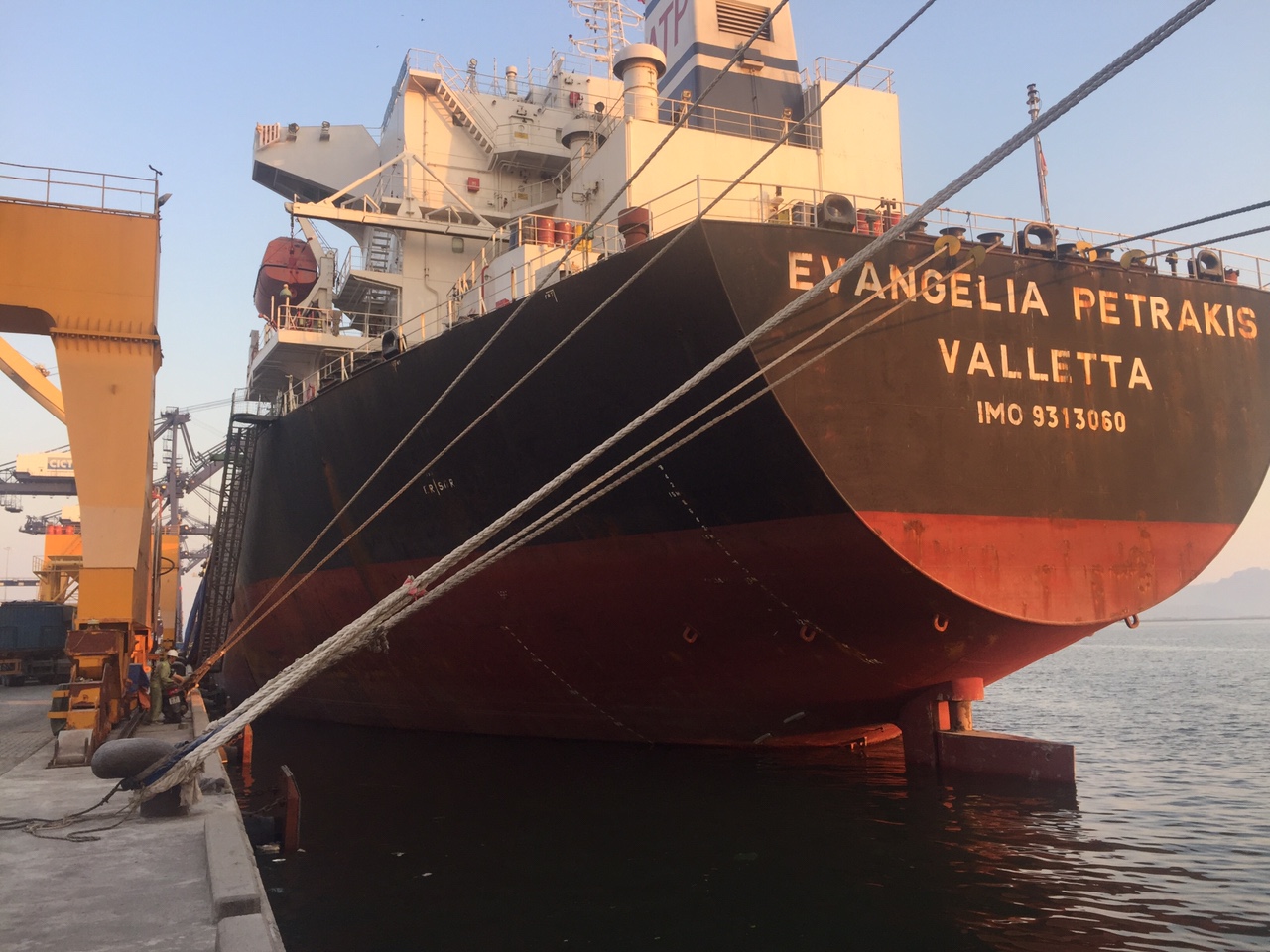 Tầu EVANGELIA PETRAKIS hàng khô đậu cảng Cái Lân