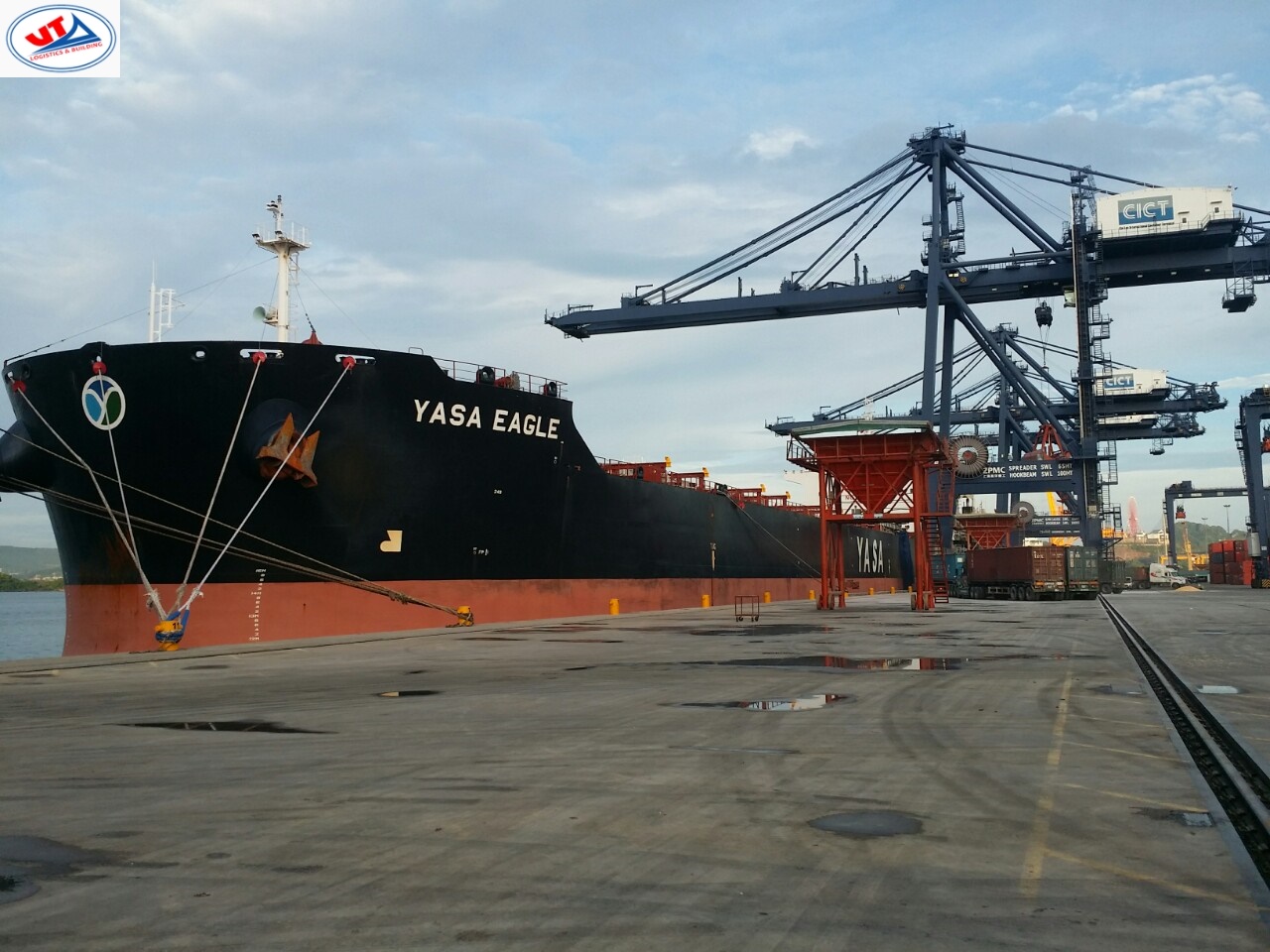 Tầu YASA EAGLE hàng Ngô cảng CICT