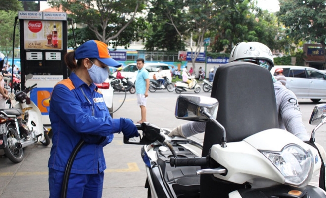 'Thị trường xăng dầu có thể bị lũng đoạn bởi các thương nhân đầu mối'