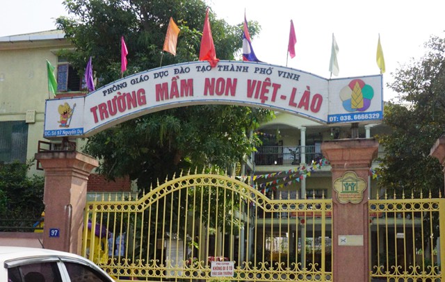 Phụ huynh đánh giáo sinh mang thai, bắt quỳ gối: Khởi tố tội “Làm nhục người khác”