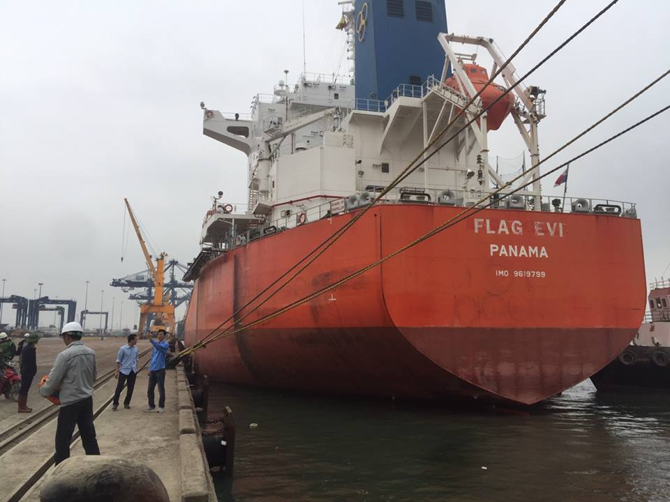 Tàu FLAG EVI hàng ngô cảng Cái Lân
