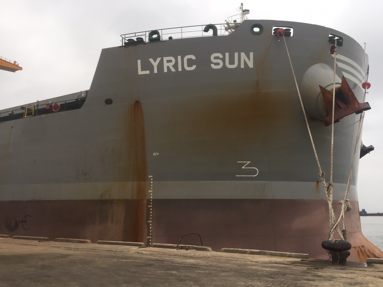 Tầu LYRIC SUN hàng Ngô + Khô Đậu cảng Cái Lân