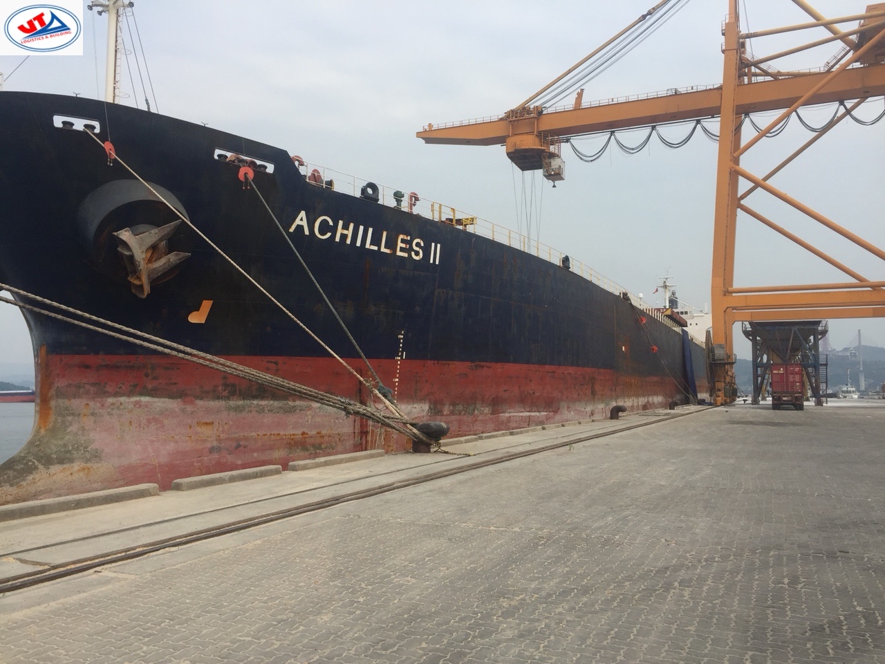 Tầu Achilles II hàng khô đậu cảng Cái Lân