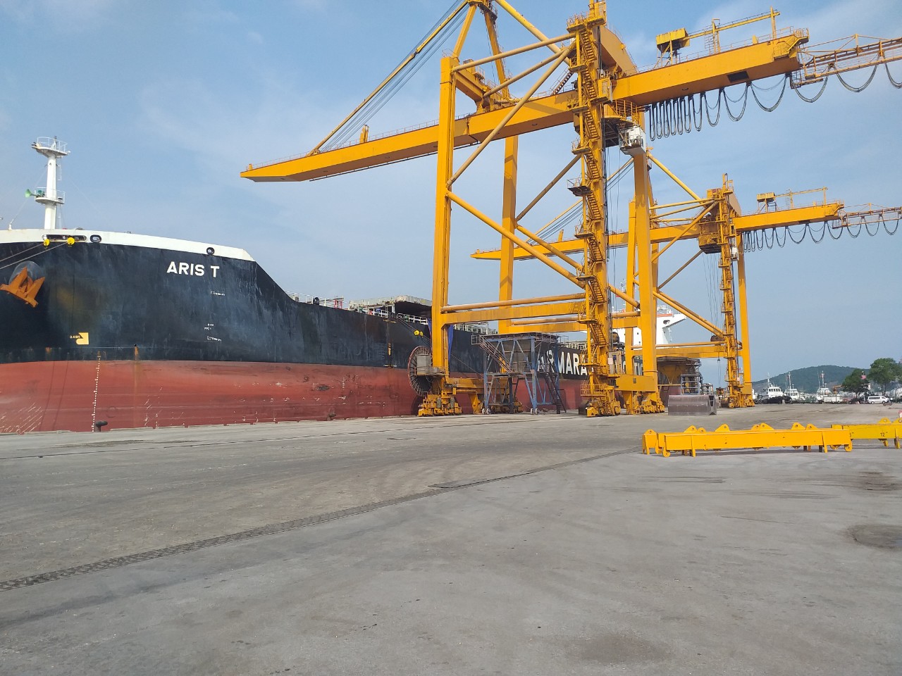 Tầu ARIS T ngô cảng Cái Lân