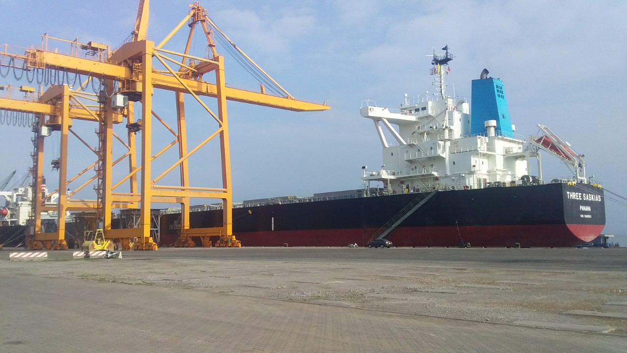Tầu Three Saskias khô đậu cảng Cái Lân
