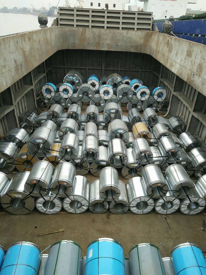 Tàu Phương Nam 88 hàng tôn cuộn cảng Vật Cách